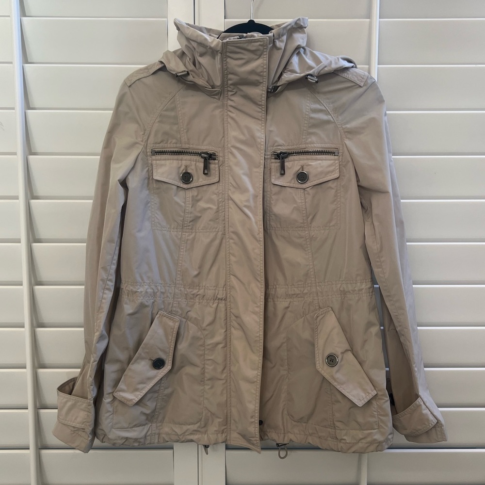 Burberry raincoat size XS